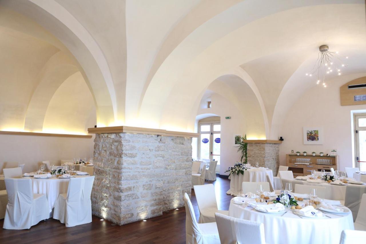 Palazzo Filisio - Regia Restaurant Hotell Trani Exteriör bild